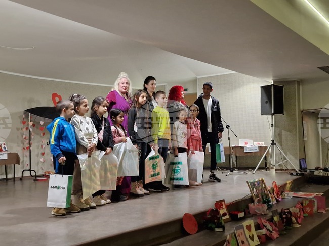 В Младежки дом – Самоков наградиха победителите в конкурса за изработка на валентинка