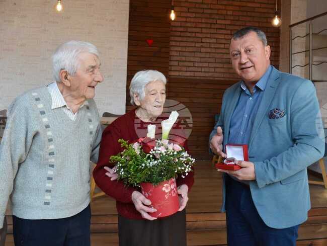 Община Павликени се включи в Седмицата на брака с жест към семейство със 72-годишна семейна история