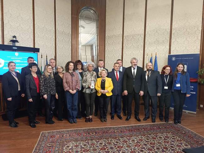 ОА Русе: Лили Ганчева получи орден от президента на Румъния на тържествена церемония в София