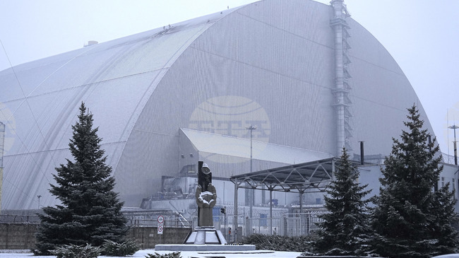 Защитният саркофаг на Чернобилската АЕЦ може и да не оцелее втори руски удар, заяви директорът на централата