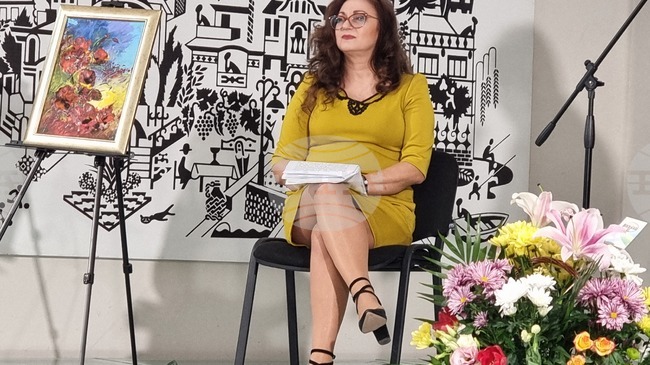 Ваня Велева представя новата си стихосбирка „Подарявам ти дъжд“ в Ямбол на 9 декември