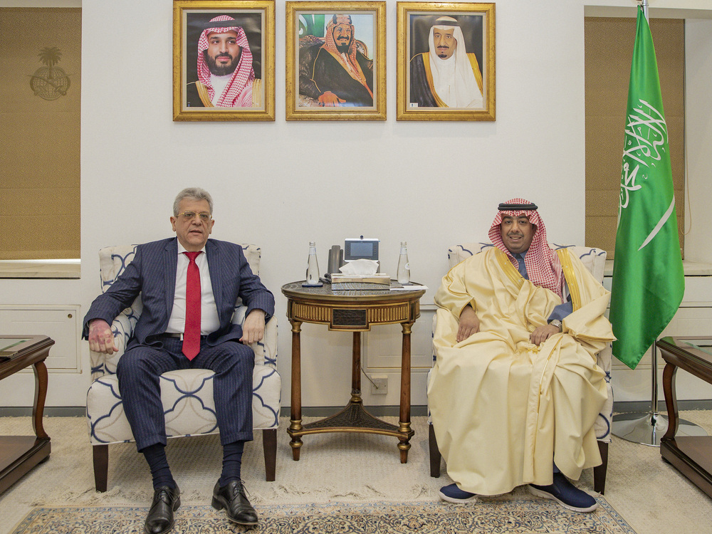 Министерство на външните работи: Посланик Любомир Попов връчи копия от акредитивните си писма