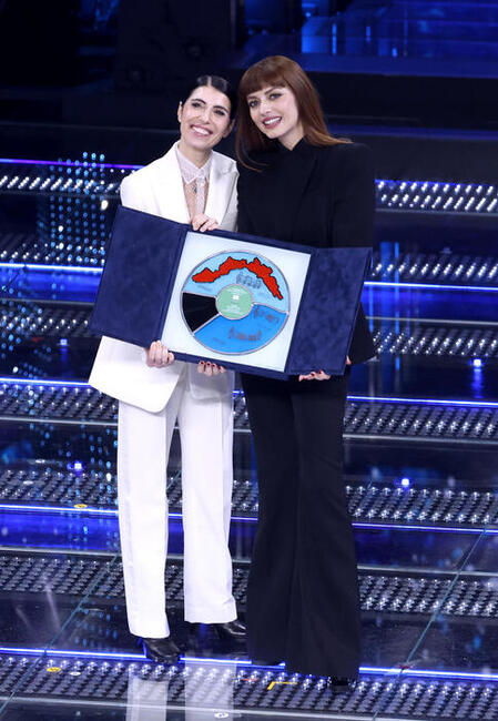 Поп дивата Джорджа победи в категорията за дуетен кавър, а младият певец Сетембре спечели в категорията за нови изпълнители на фестивала в Сан Ремо