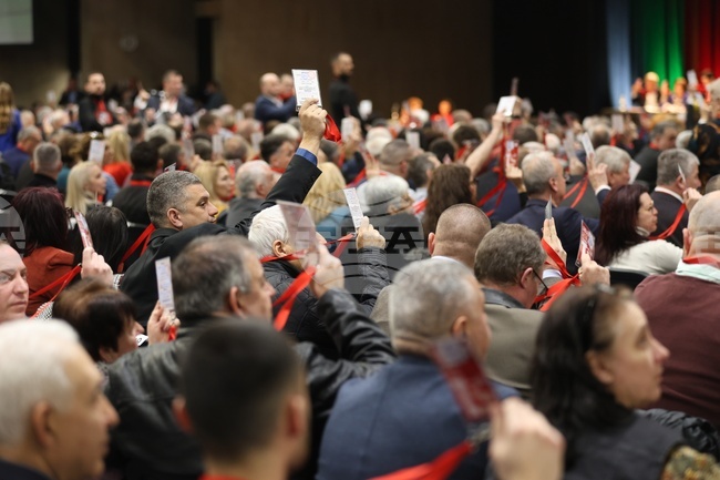 Конгресът на БСП ще избира председател на партията, след като отмени прекия избор с промени в устава