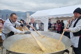 Априлци - Празник на сланината и греяната ракия