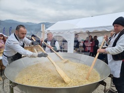Априлци - Празник на сланината и греяната ракия
