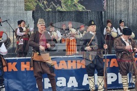 Априлци - Празник на сланината и греяната ракия