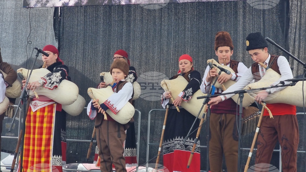 Априлци - Празник на сланината и греяната ракия