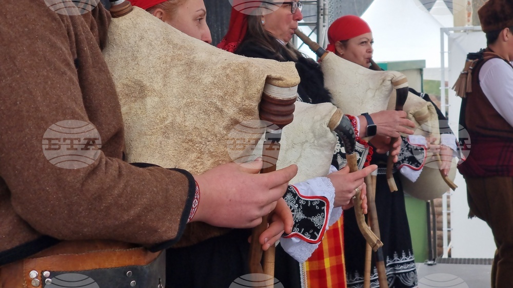 Априлци - Празник на сланината и греяната ракия