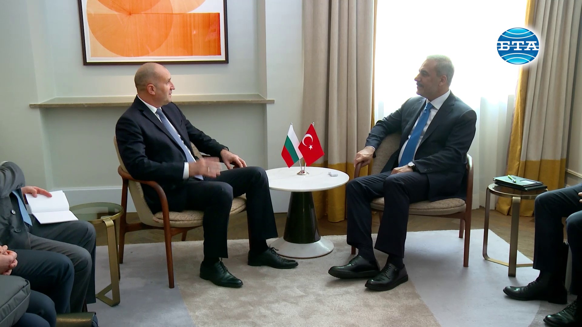 Разширяването на свързаността между България и Турция е инвестиция в развитието на региона, заяви президентът пред турския външен министър