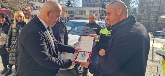 Община Пещера дари автомобил на Районното управление на МВР в града