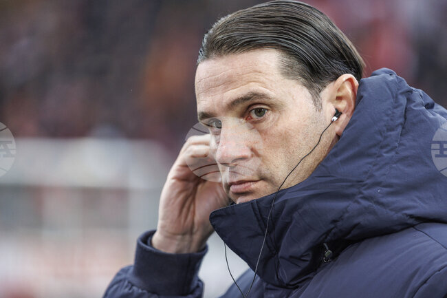 Треньорът Херардо Сеоане проведе тренировка начело на Борусия Мьонхенгладбах, въпреки спекулациите за неговото бъдеще