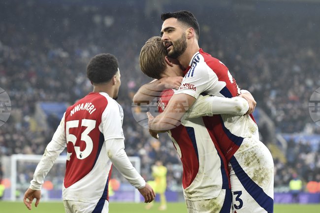 С два гола на Микел Мерино Арсенал си тръгна като победител от Лестър