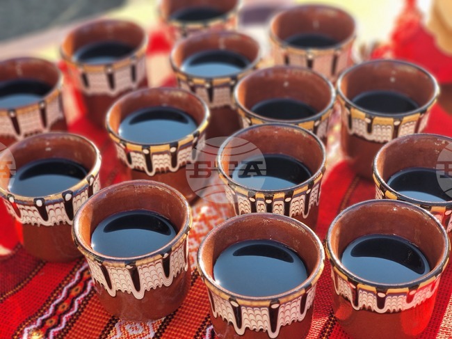 Историко-етнографският музей в Болград представи нова експозиция, посветена на традицията на винопиенето в региона