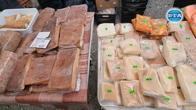 Празникът на сланината и греяната ракия в Априлци отново посреща гостите си с местна кухня, богата музикална и забавна програма