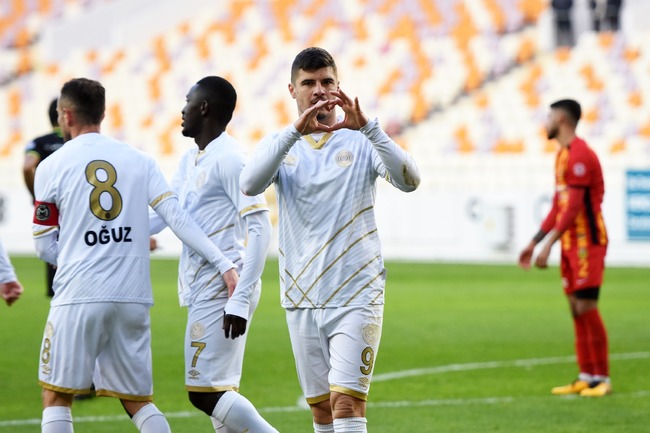 Българският национал Георги Минчев уреди финансовите си отношения с турския Маниса ФК и вече е свободен агент