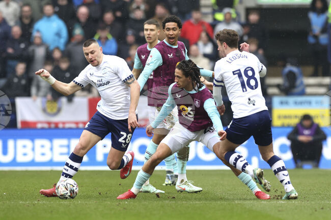 Втородивизионният английски Бърнли не е допуснал гол във вратата си вече 1000 минути