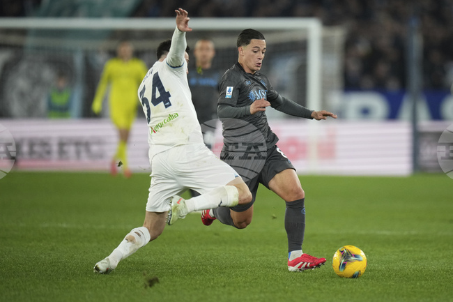 Лацио спря Наполи с изравнителен гол три минути преди края в дербито на деня в Серия А