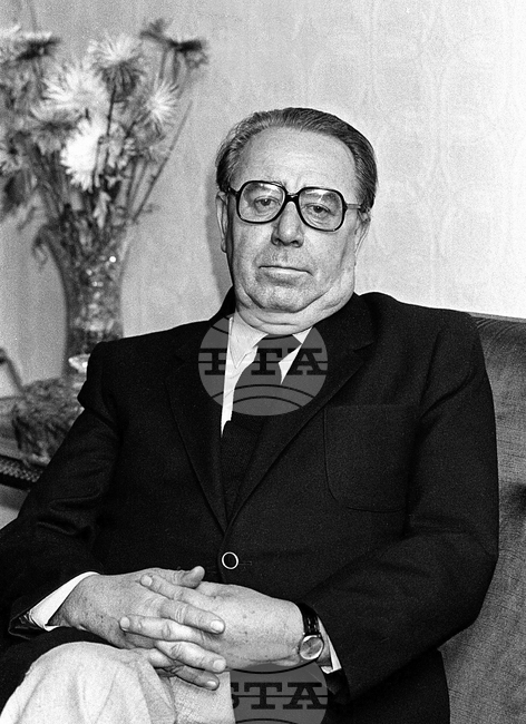 Богомил Нонев - журналист, литературен критик, писател и дипломат