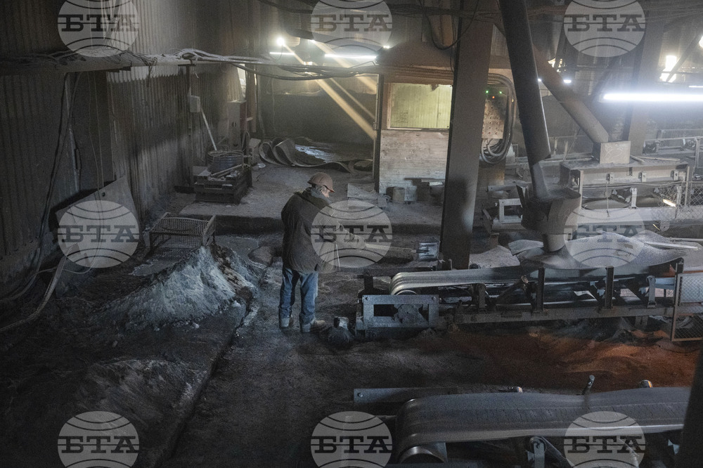 Украйна планира да отдаде на концесия три находища на титанови руди, които е отнела от санкциониран олигарх, заяви премиерът Свириденко