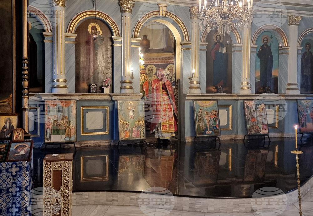 Плевен - храм "Света Параскева" - неделна служба