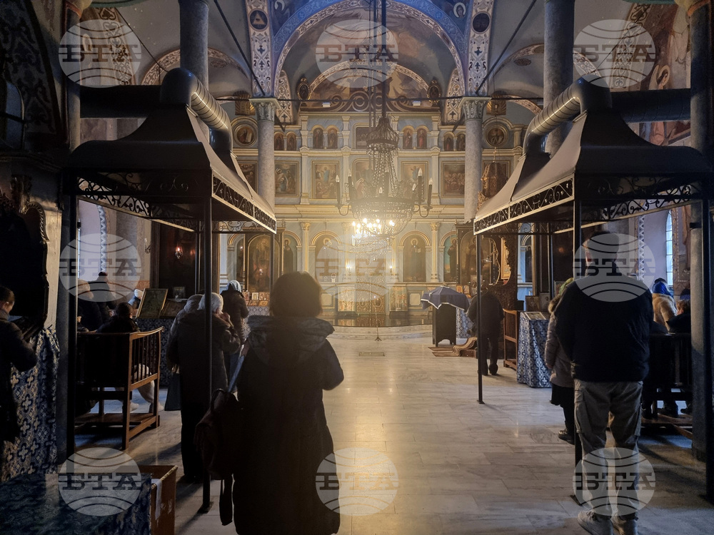 Плевен - храм "Света Параскева" - неделна служба