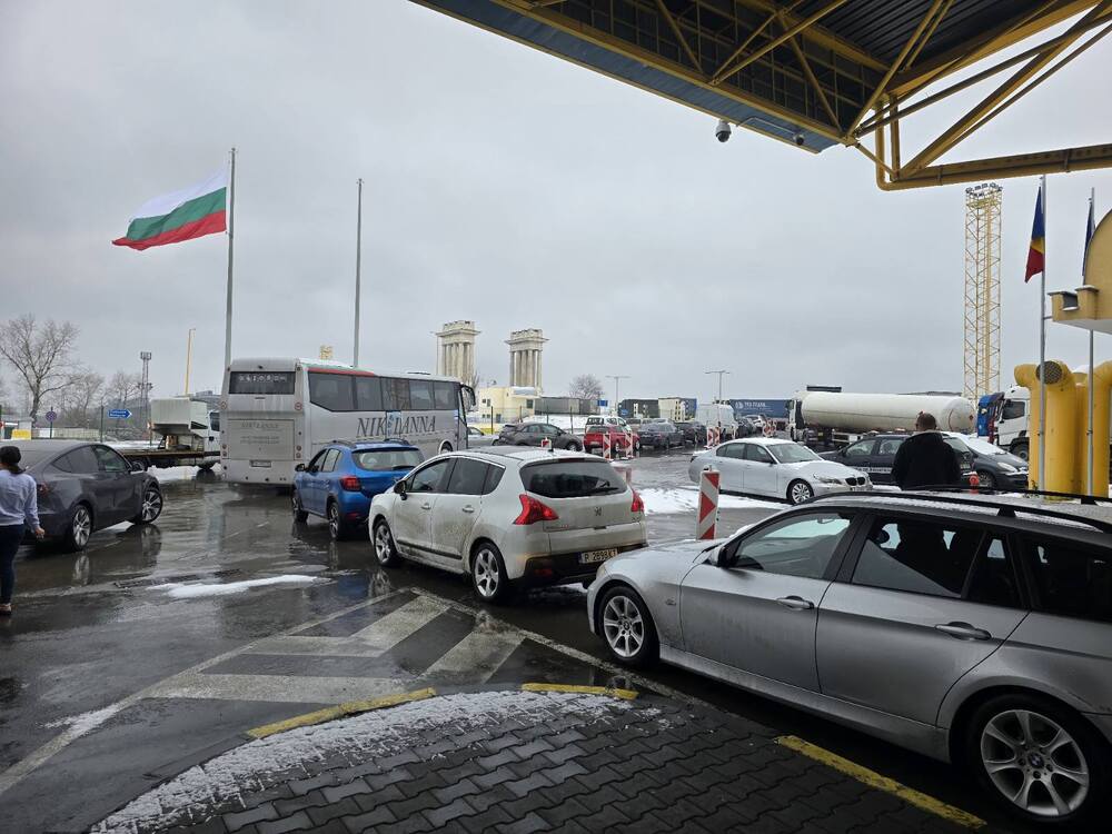 ОА Русе: Аварирал тир блокира движението на Дунав мост при Русе – Гюргево за малко повече от половин час