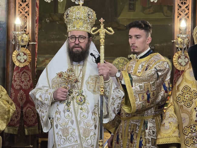 Покаянието, смирението и любовта ни възвръщат да живеем с нашия Бог, каза в проповедта след първата си литургия Видинският митрополит Пахомий