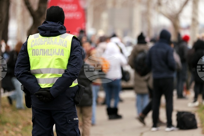 Сръбски актьори протестират в Нови Сад, заради трагедията на жп гарата миналата година