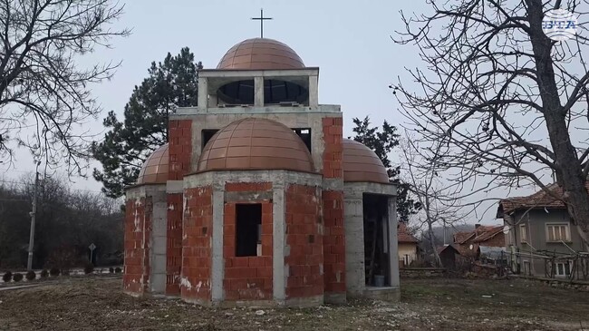 В плевенското село Искър градят параклис изцяло с дарения