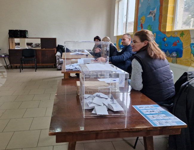 В Сандански гласуват за общински съветници