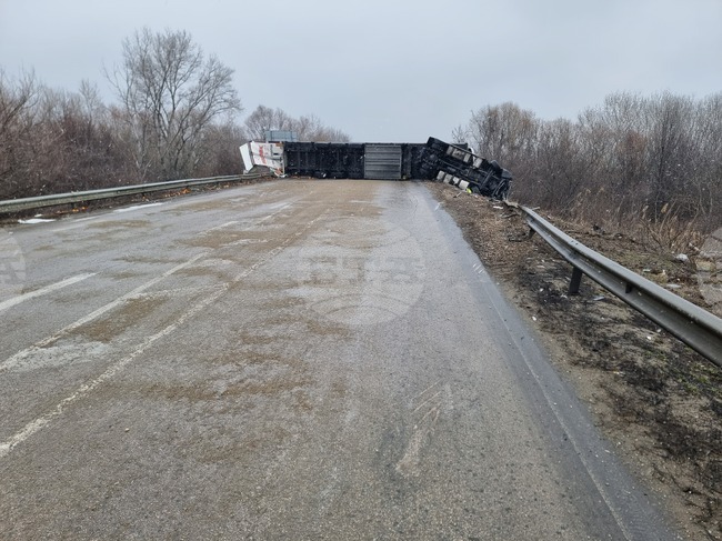 Пиян шофьор блокира движението по пътя между Видин и село Рупци с товарна композиция