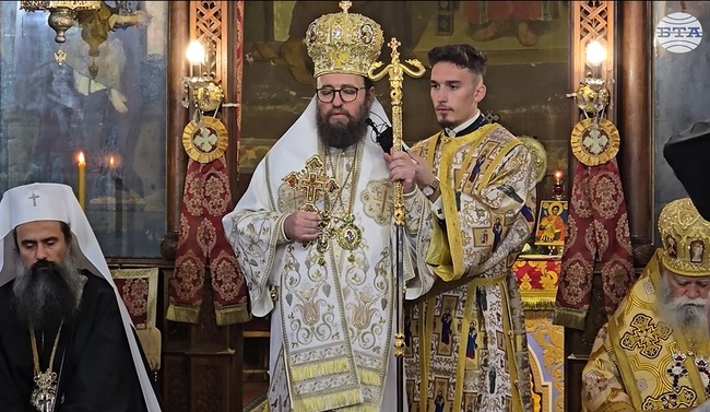 Покаянието, смирението и любовта ни възвръщат да живеем с нашия Бог, каза в проповедта след първата си литургия Видинският митрополит Пахомий