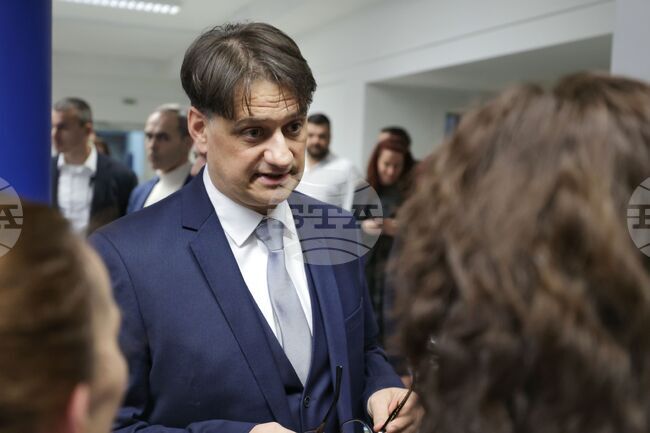 БНР, БНТ и БТА са в основата на достоверната информация, каза министърът на културата Мариан Бачев