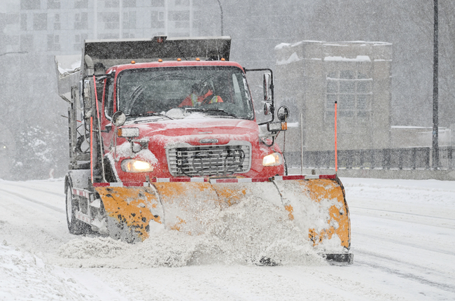 Заледен път блокира десетки автомобили и камиони на мост в германския град Хамбург