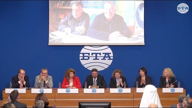 Проф. Христо Пимпирев и флотилен адмирал от резерва Боян Медникаров поздравиха БТА за 127-та годишнина в жива връзка от о. Ливингстън