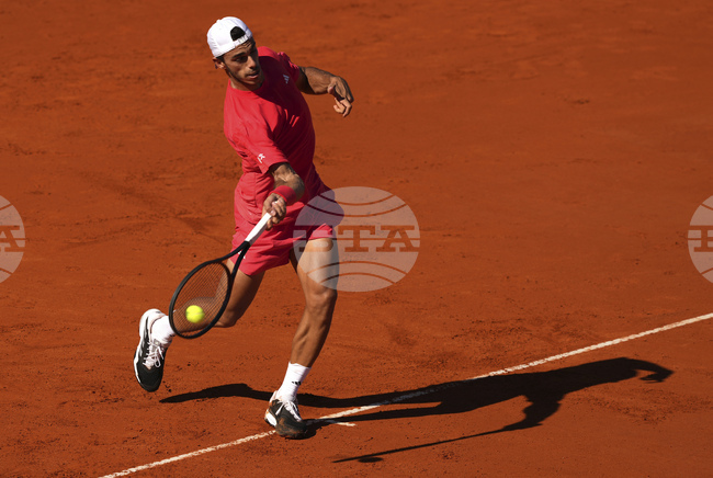 Серундоло детронира миналогодишния шампион, аржентинец отстрани третия в схемата Оже-Алиасим в първия кръг на турнира по тенис в Мюнхен