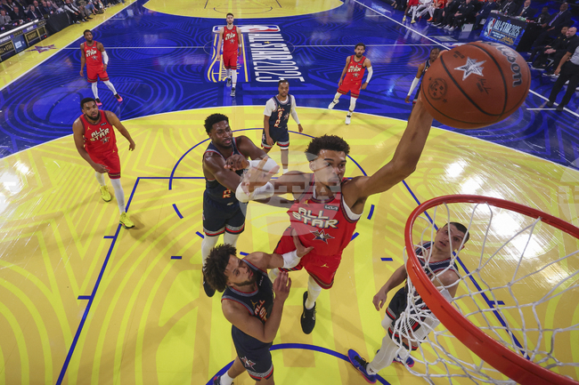 Шакил О'Нийл изведе "Оригиналните гангстери" до титлата в Мача на звездите в НБА