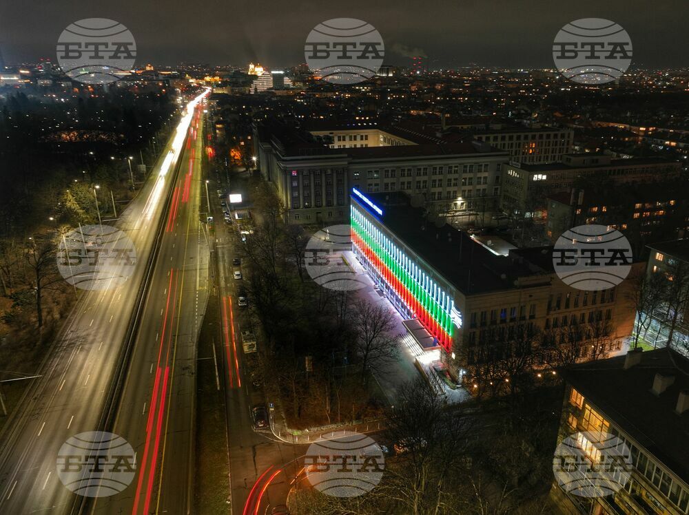 По случай 3 март фасадата на БТА е осветена в цветовете на българския трибагреник