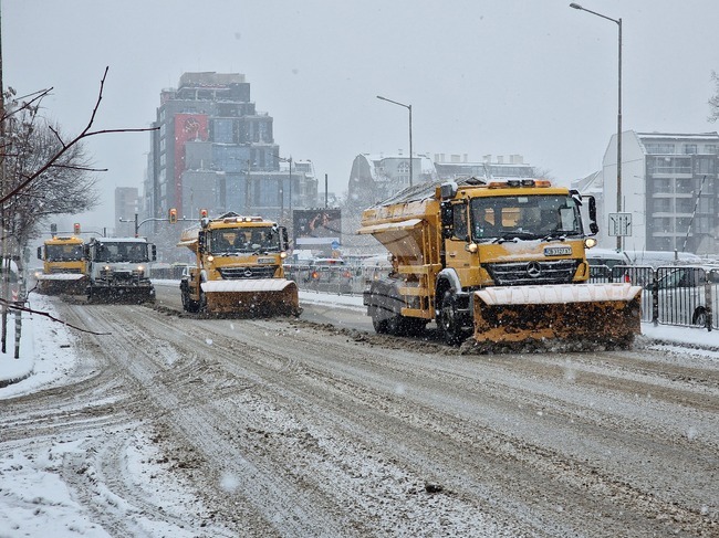 Снегорини - обработка на пътната настилка