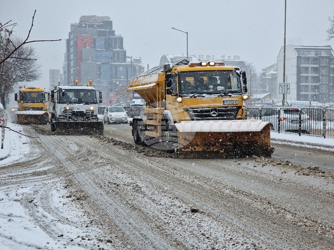 Осигурени са над 200 снегорина за зимно почистване на София, съобщи зам.-кметът Надежда Бобчева