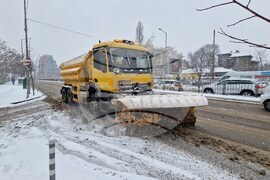 Снегорини - обработка на пътната настилка