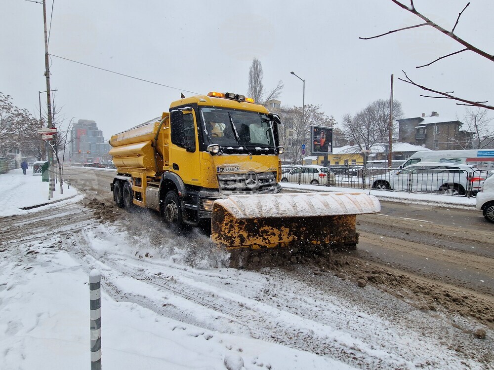Снегорини - обработка на пътната настилка