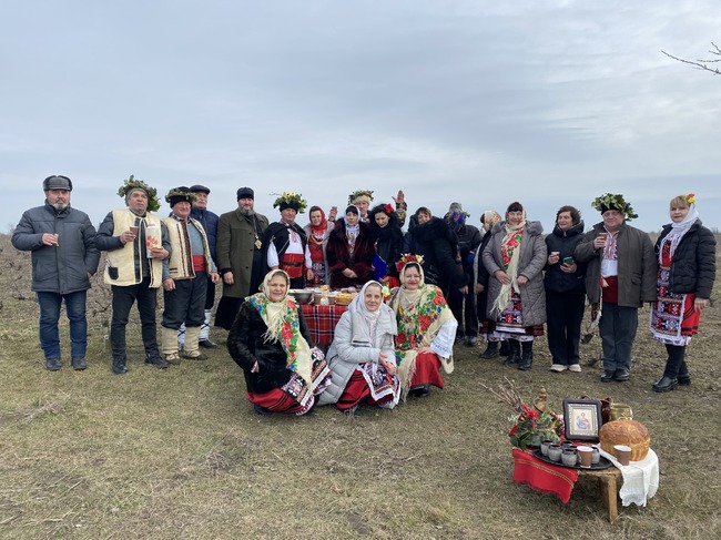 Центърът за българска култура в Болград, Украйна, извърши обредно зарязване на лозите по повод празника Трифон Зарезан