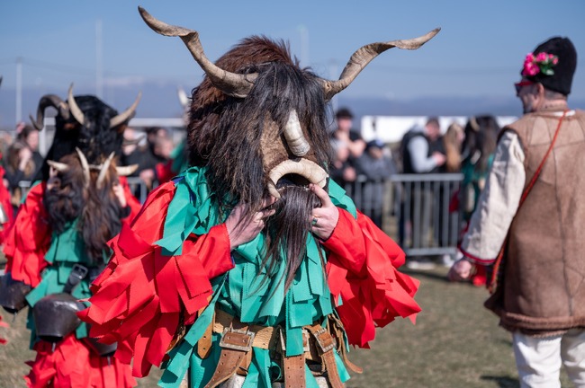 Заради метеорологичните условия в Елин Пелин се отлага Националният фестивал на маскарадните игри „На гости у шопско“