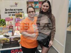 Представител на училище „Д-р Петър Берон“ в Рединг посети зимната „Алея на книгата” във Варна