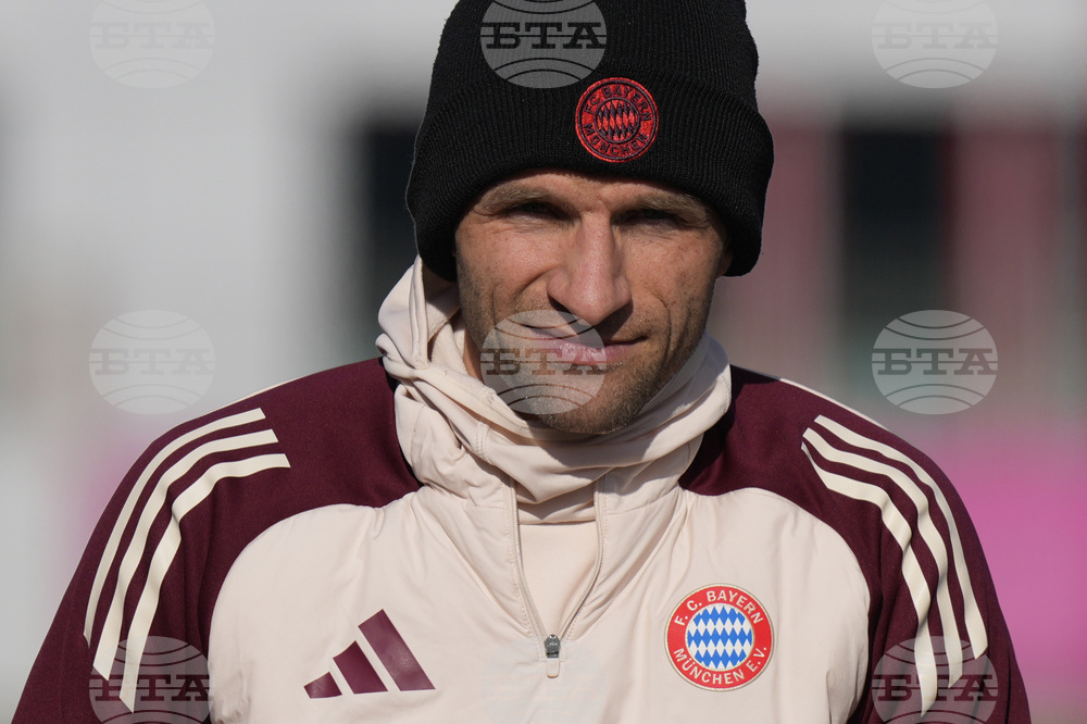 Томас Мюлер трябва да прекрати кариерата си в края на сезона, съветва Марио Баслер