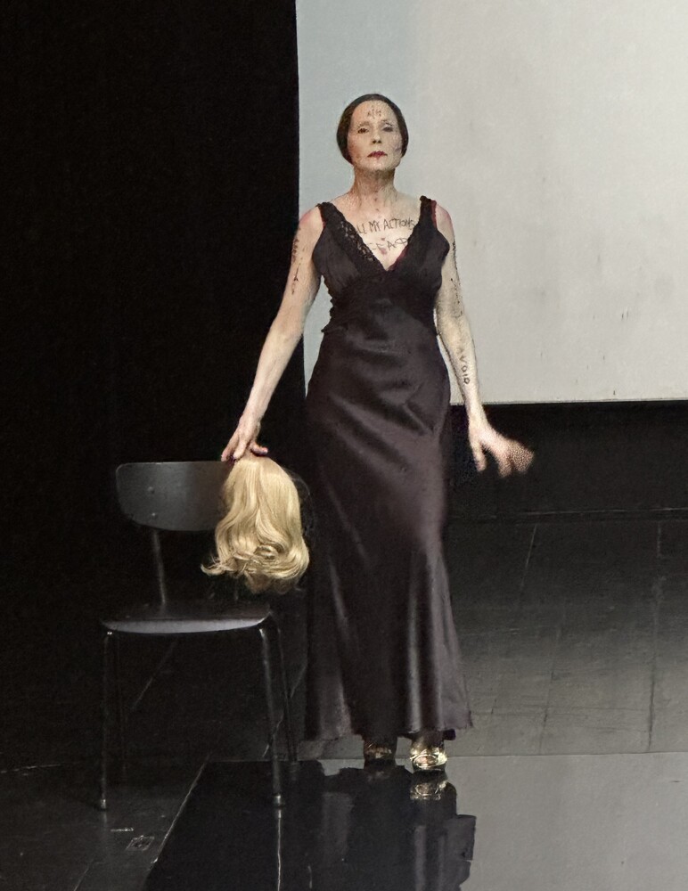 Премиера на моноспектакъл на българската актриса Тана Манева се състоя в театър „Гилотин“ в Стокхолм