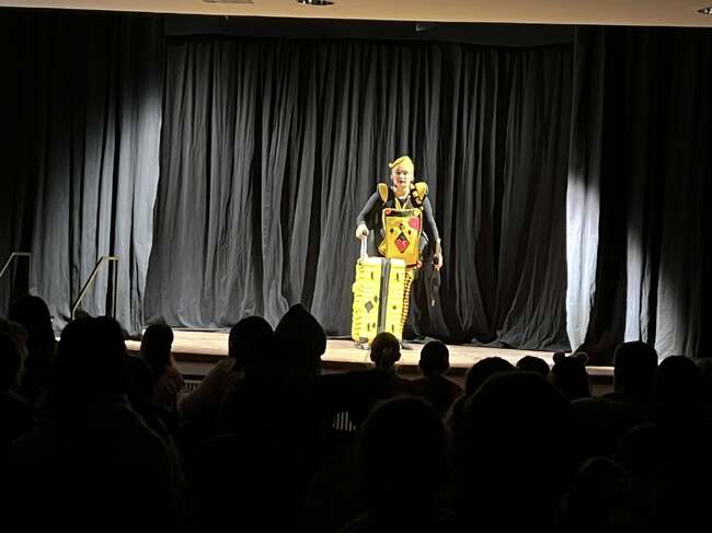 Актрисата Мартина Михайлова представи моноспектакъла „Магазин за приказки“ в Кьолн