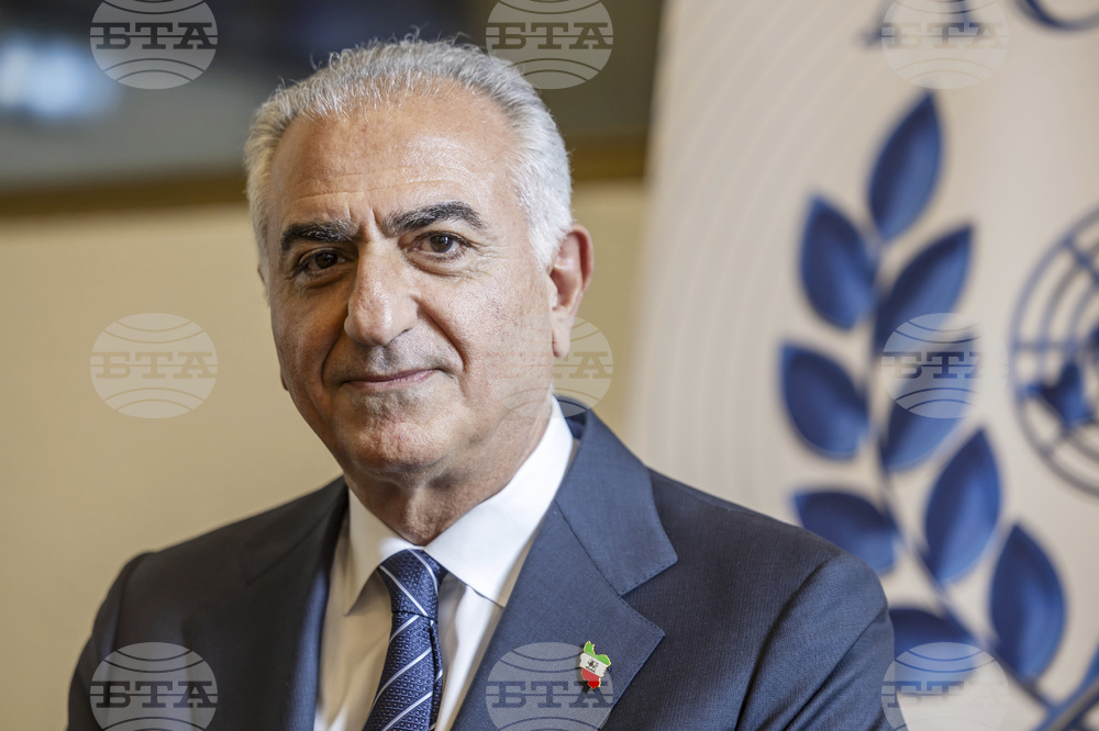 Синът на иранския шах промени посланието си към иранското протестно движение